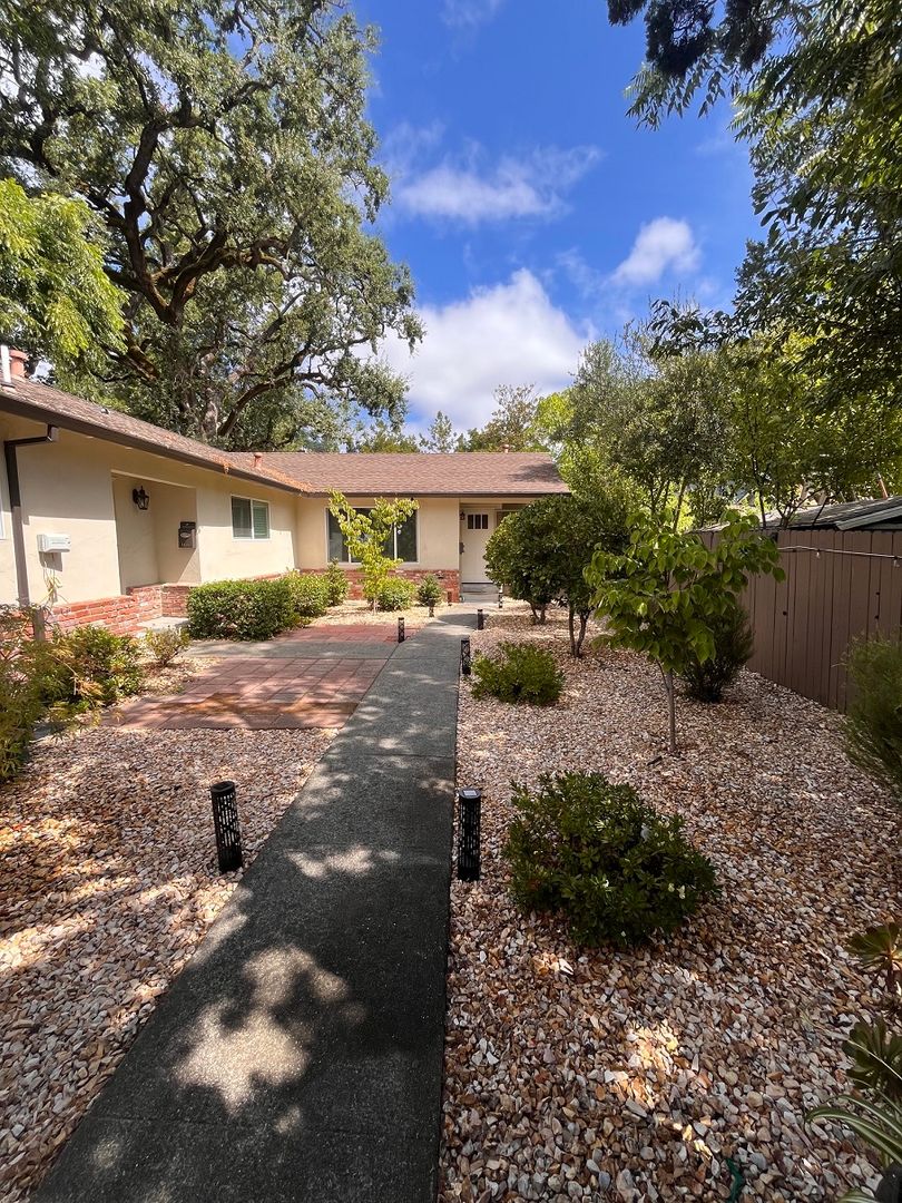 Calistoga Apartment: 1408-1410 Myrtle Street