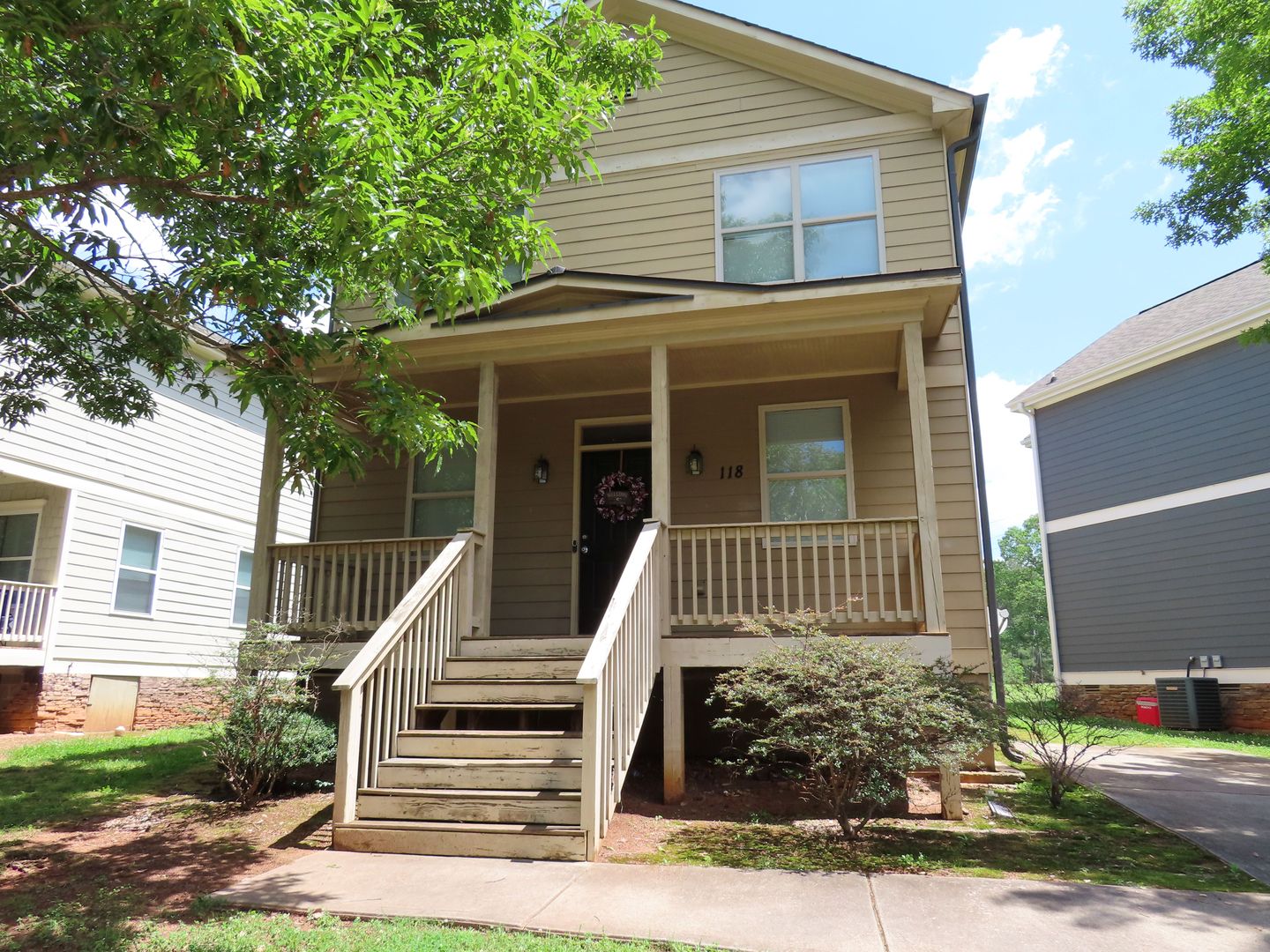 Athens House: 118 Dans Way