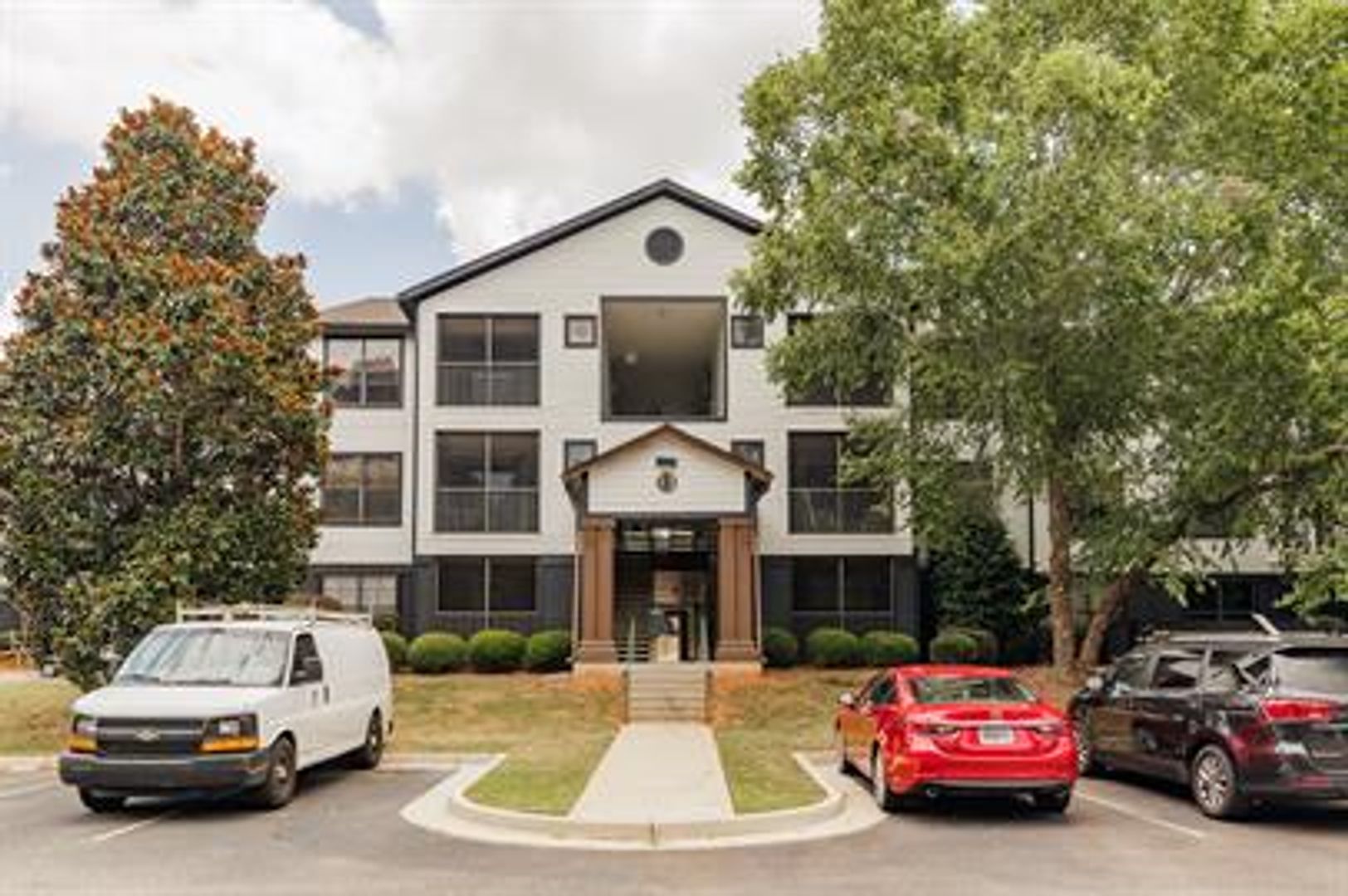 Athens House: 211 North Avenue