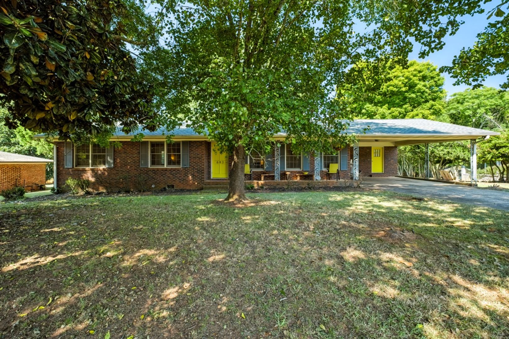 Athens House: 683 Huntington Rd