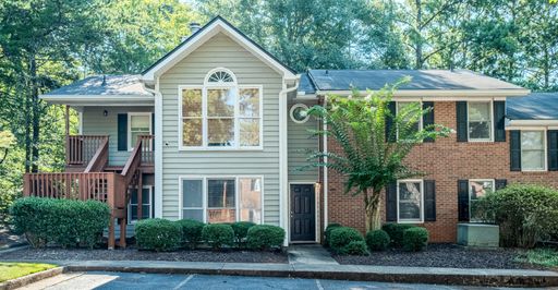 Spacious 3BR/2.5BA with Sunroom, Pool & Water Included – Move In Now! – photo 1