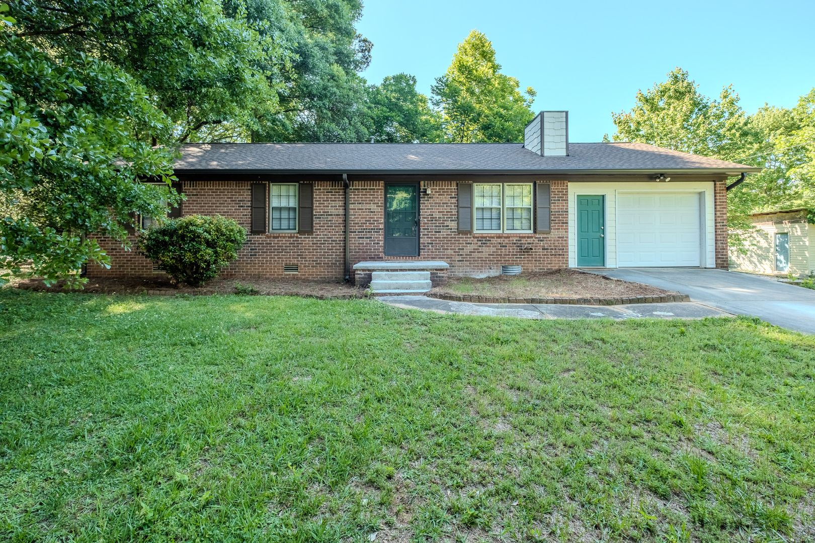 Winterville House: 329 Gordon Circle