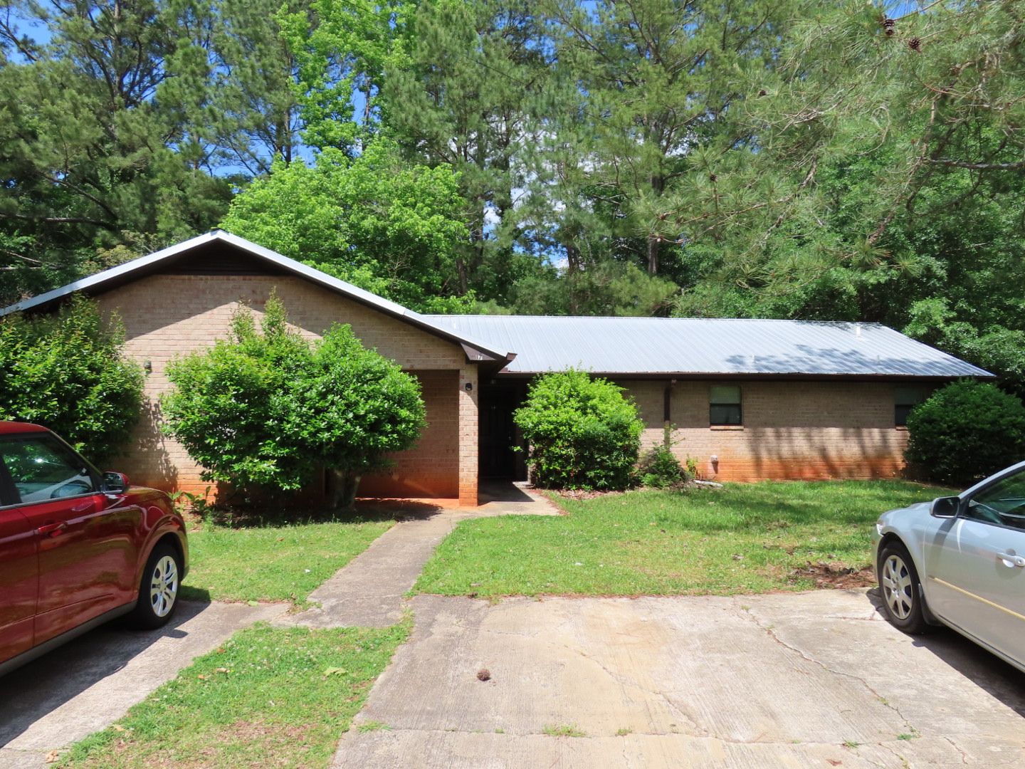 Athens House: 119 Saint Andrews Court