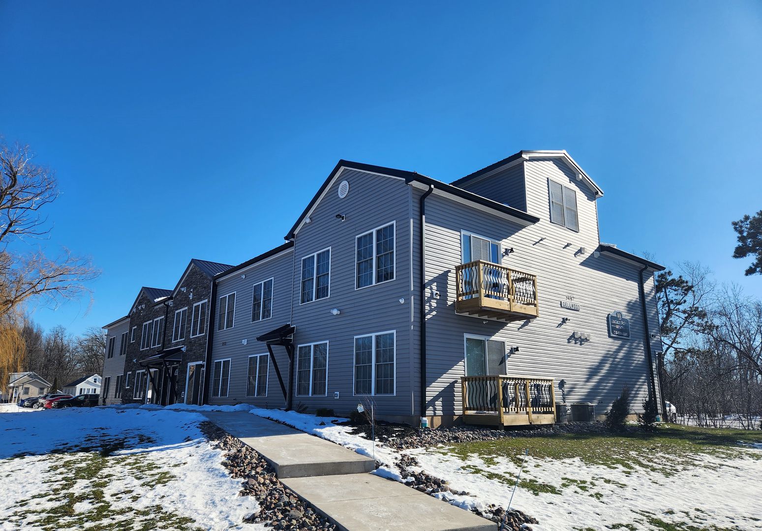 Amherst Apartment: 212 Dellwood Rd.