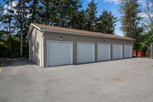 Single Car Garage w/ Remote & Touchpad