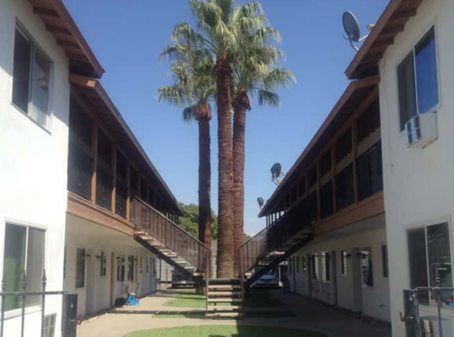 Lemoore Apartment: 340 N. Lemoore Ave