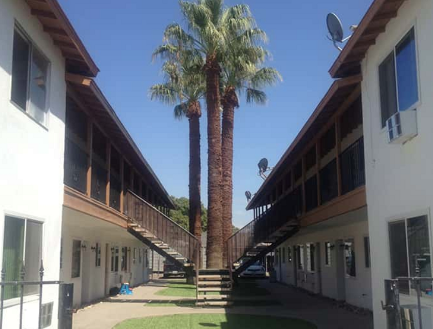 Lemoore Apartment: 340 N. Lemoore Ave