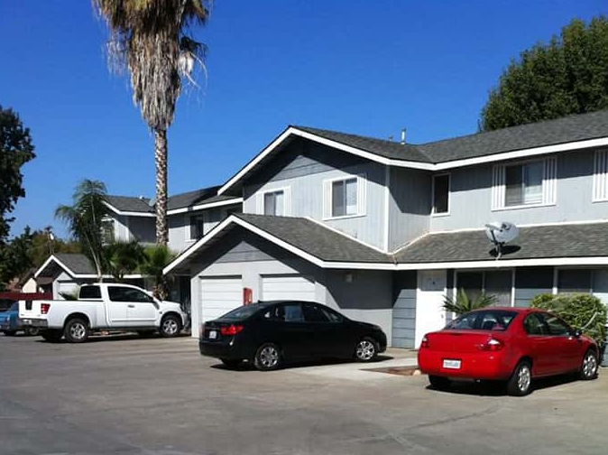 Lemoore Townhome: 21 Hazelwood