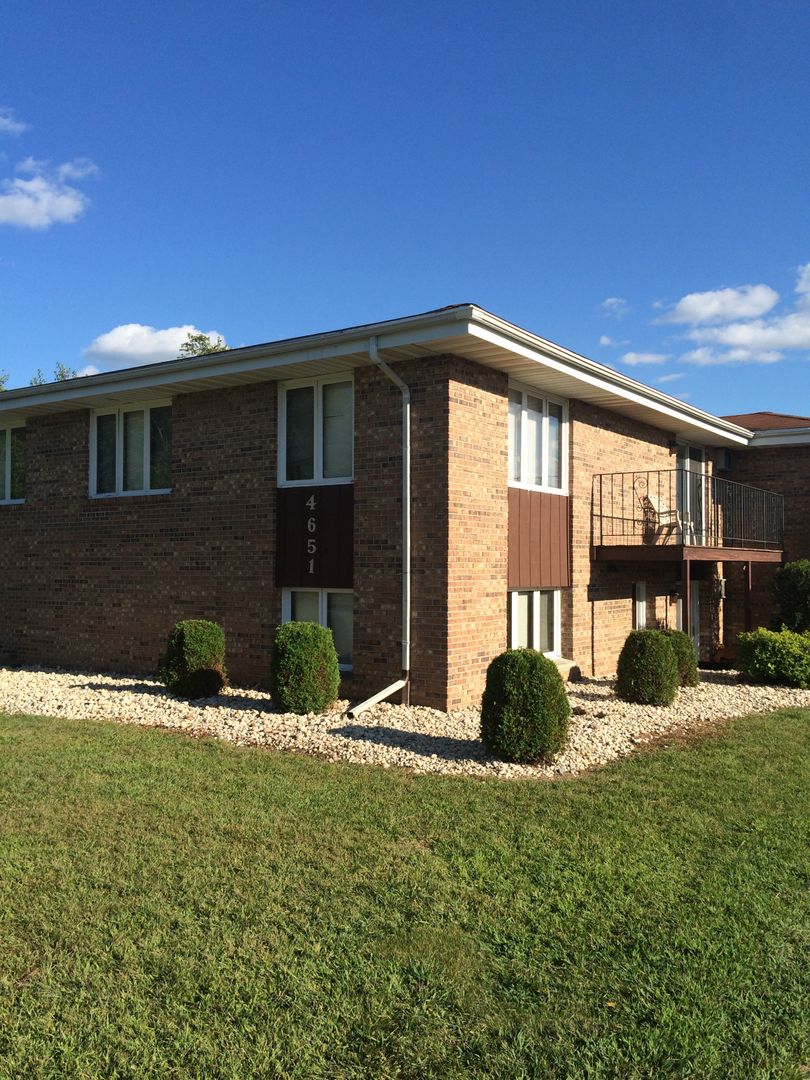 Rockford Apartment: 4651 GOVERNORS DR