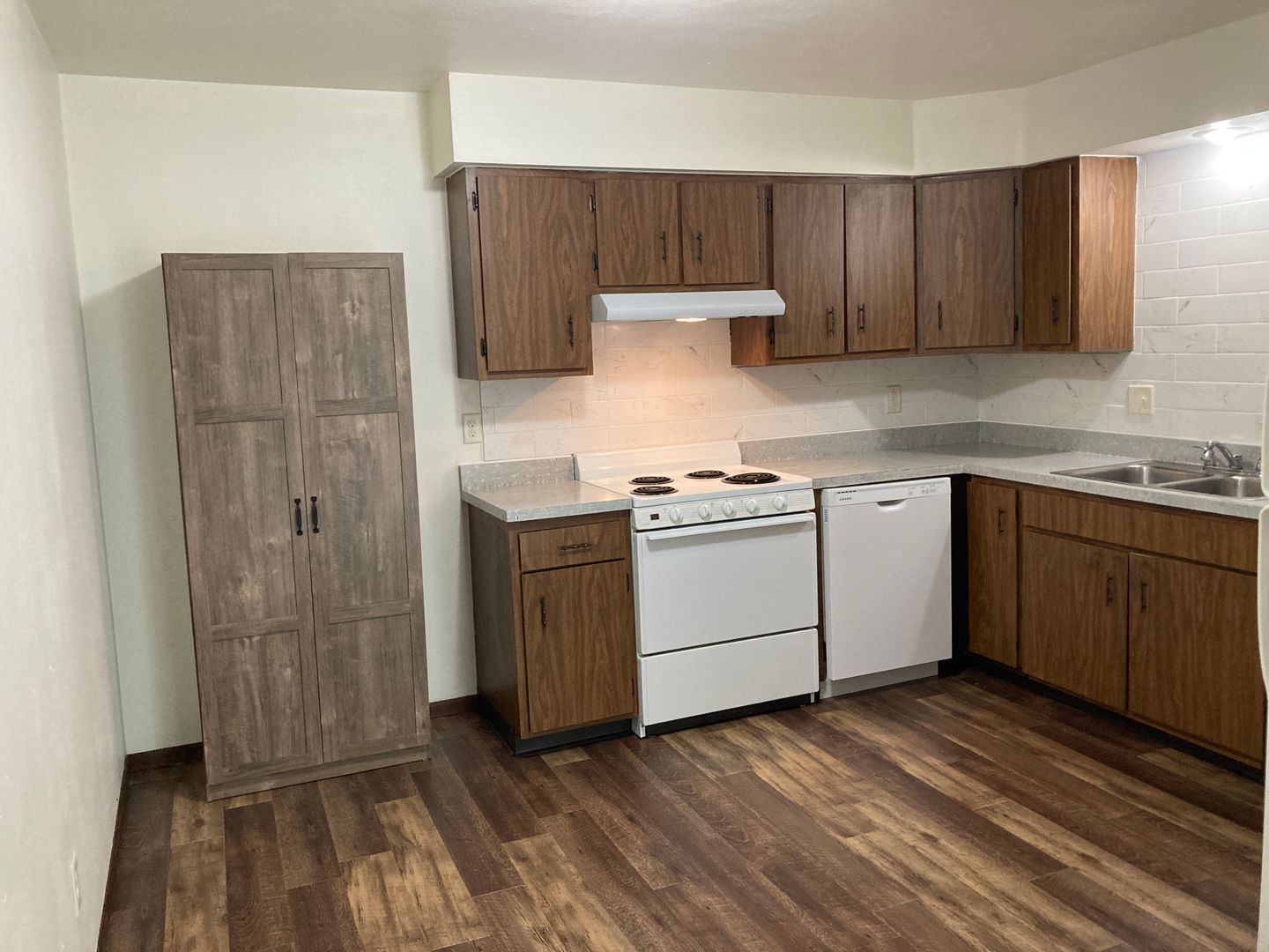 Rockford Apartment: 4566 GOVERNORS DR