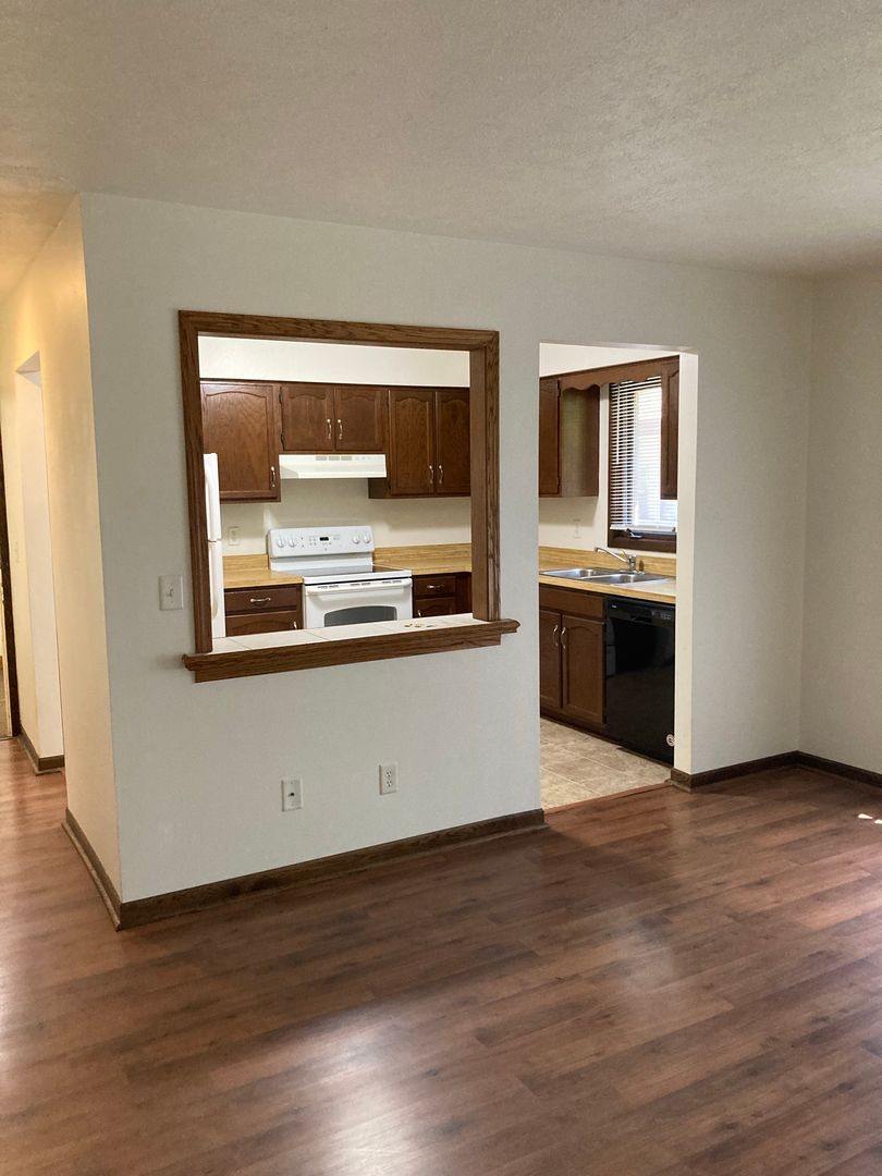 Rockford Apartment: 4714 TREVOR CIR