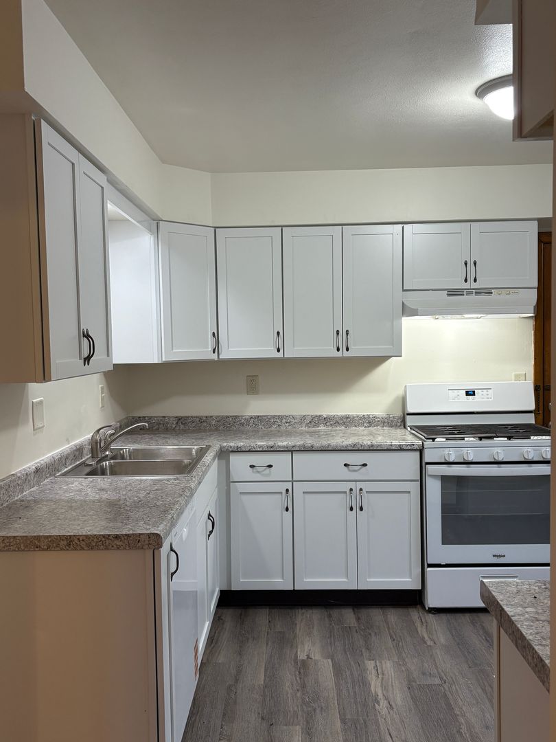 Rockford Apartment: 4173-4179 Eastridge Dr