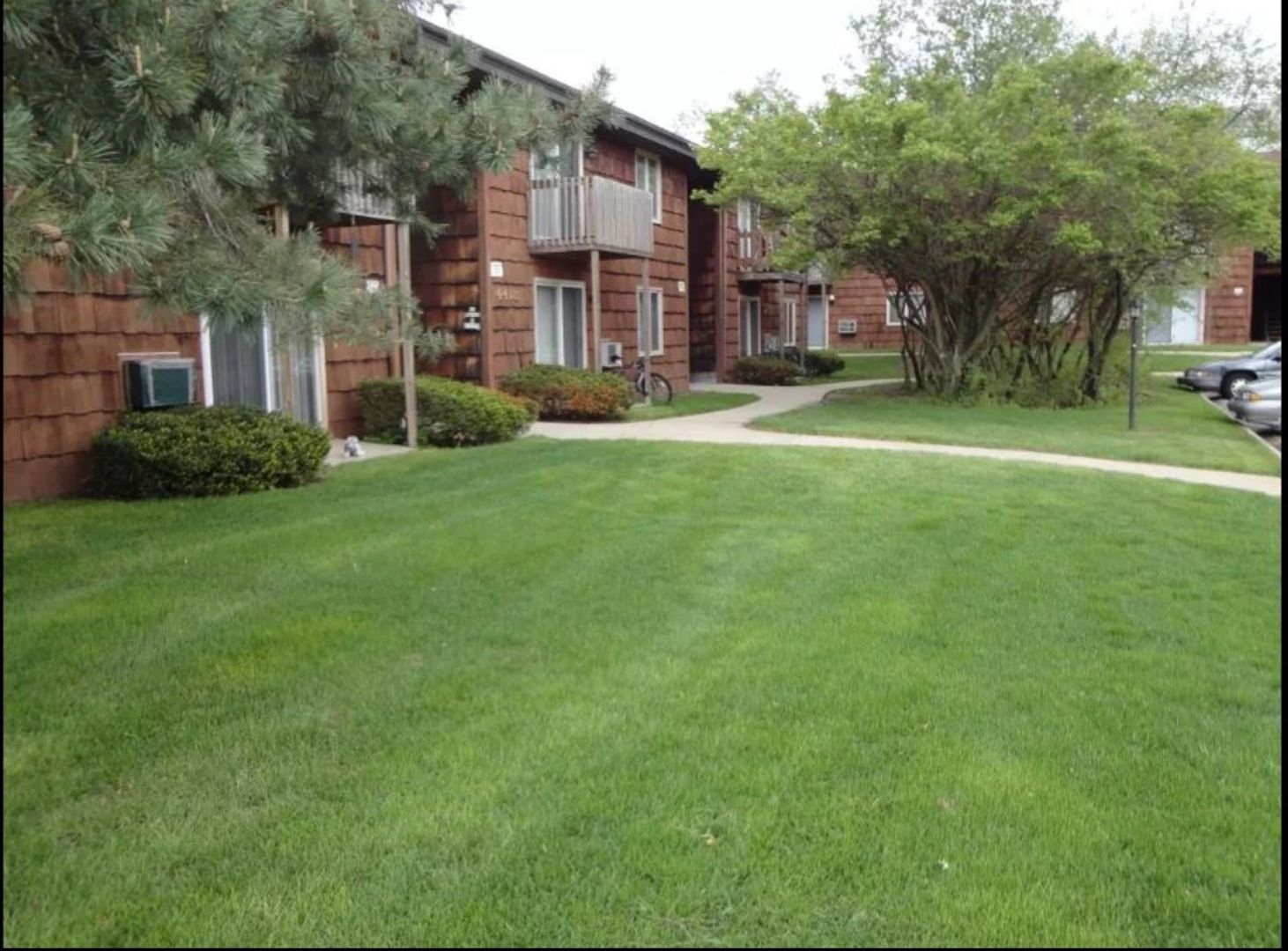 Rockford Apartment: 4418 EASTRIDGE DR