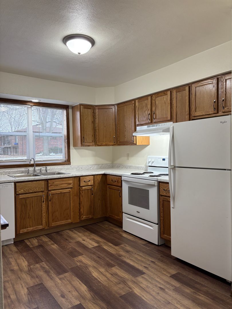 Rockford Apartment: 4604 GOVERNORS DR