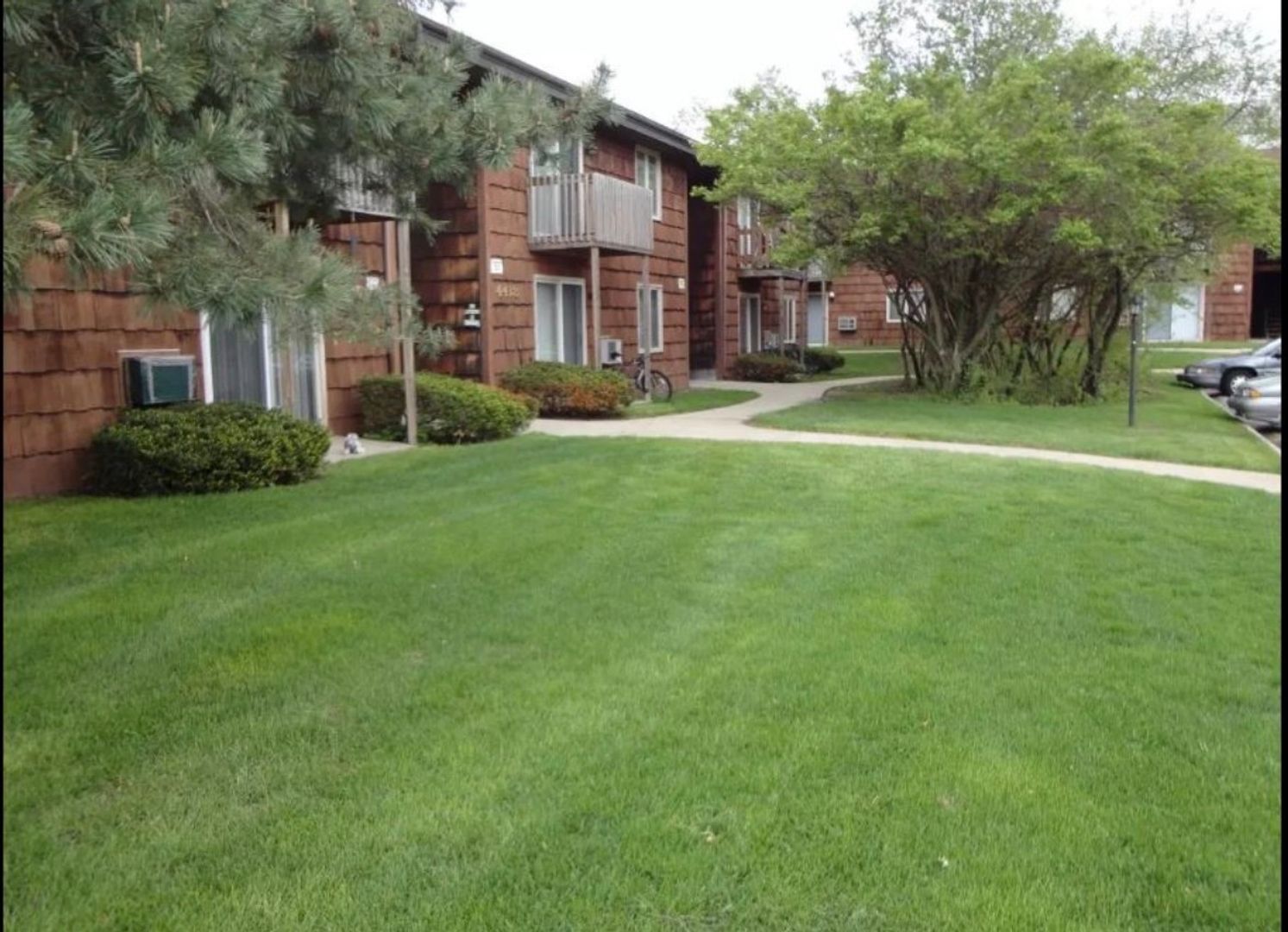 Rockford Apartment: 4418 EASTRIDGE DR