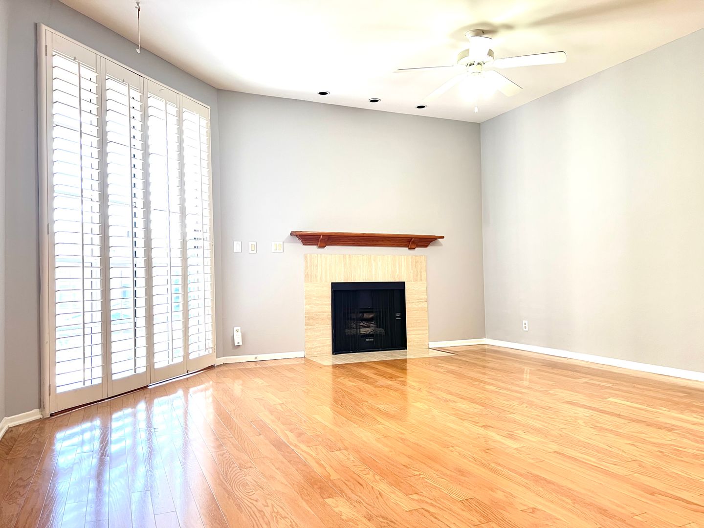 Los Angeles Condo: 10021 Tabor St #203