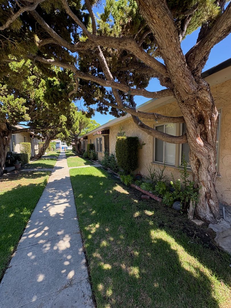 Lomita Apartment: 1800-1820 255th Street