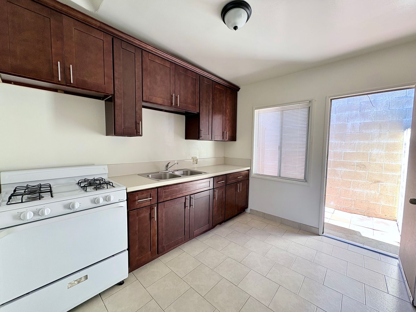 Lomita Apartment: 1800-1820 255th Street