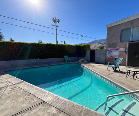 Long Term - Charming 1 Bed 1 Bath Apartment For Rent in Palm Springs!
