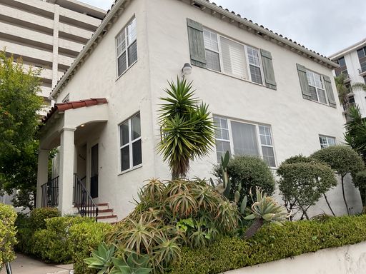 1/2 OFF FIRST MONTH rent with approval* Classic Spanish-style Flat, Bankers’ Hill – photo 1