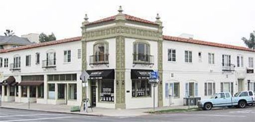 Large 1 bedroom with office space and Assigned parking – photo 1
