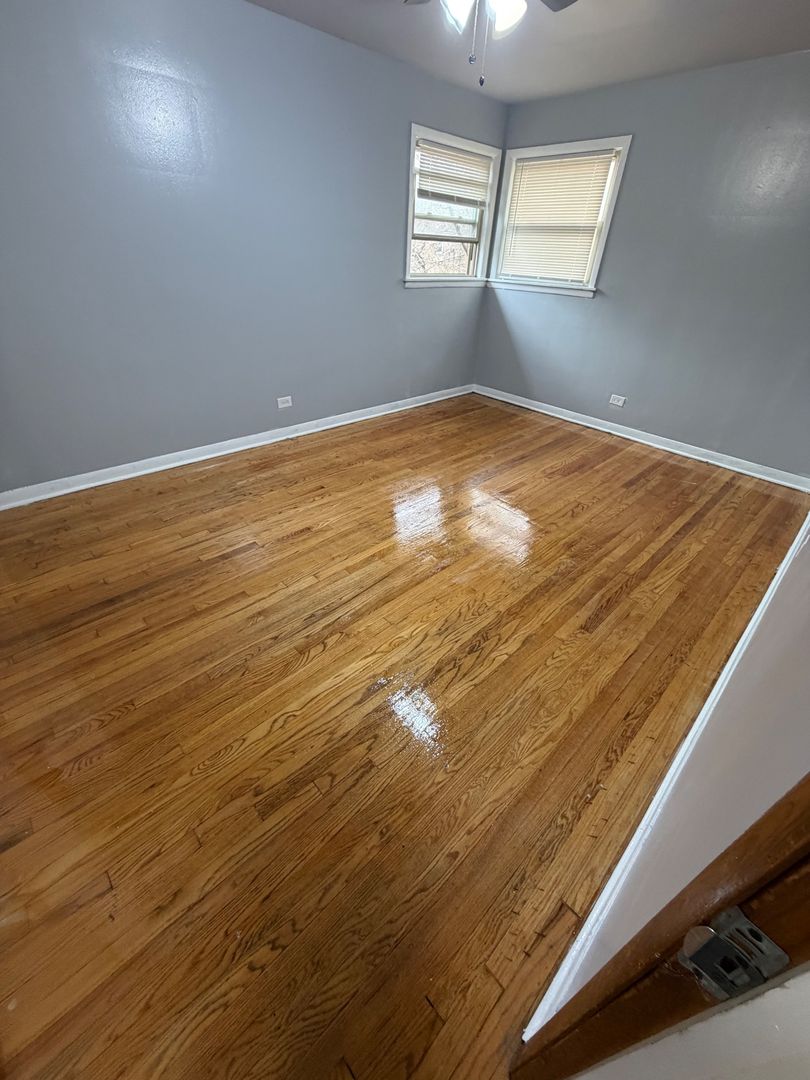 Chicago Apartment: 2104 East 72nd Place