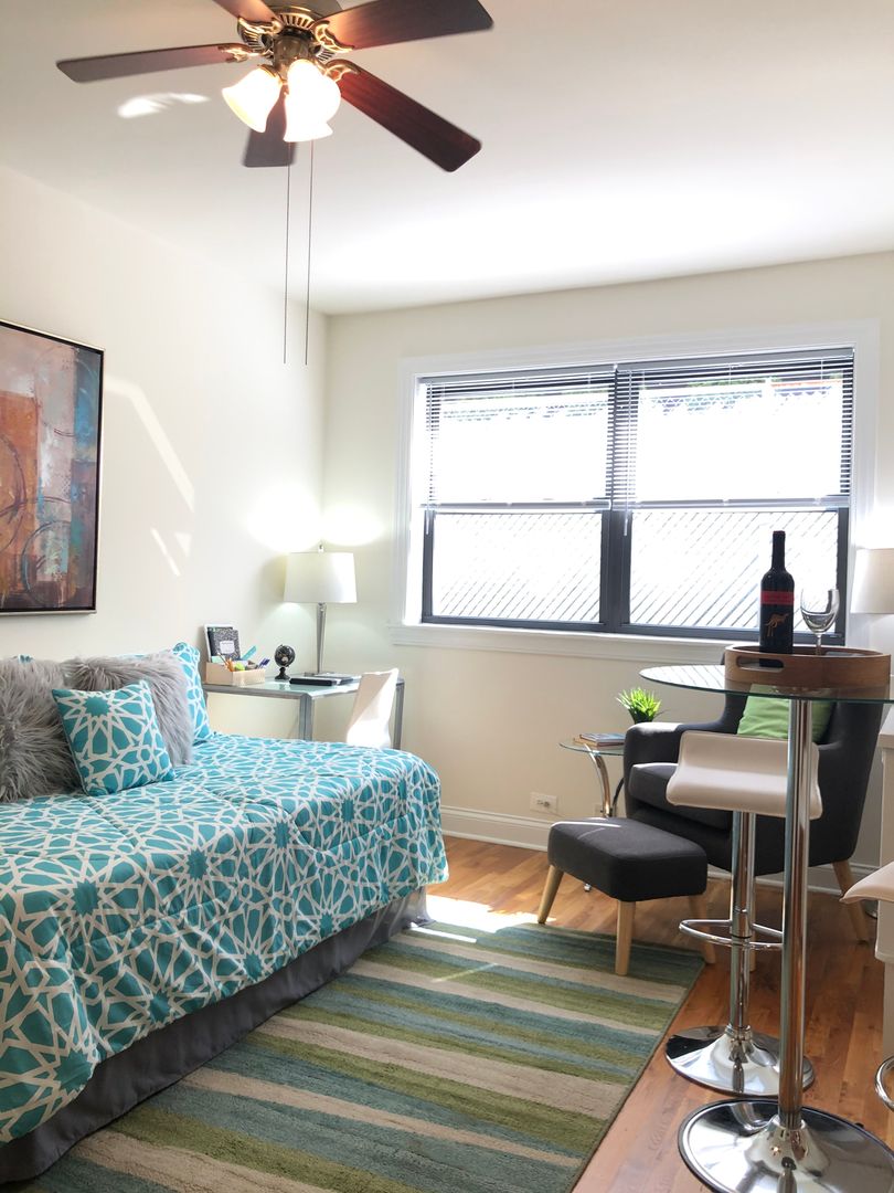 CHICAGO Apartment: 4440 N WOLCOTT AVE