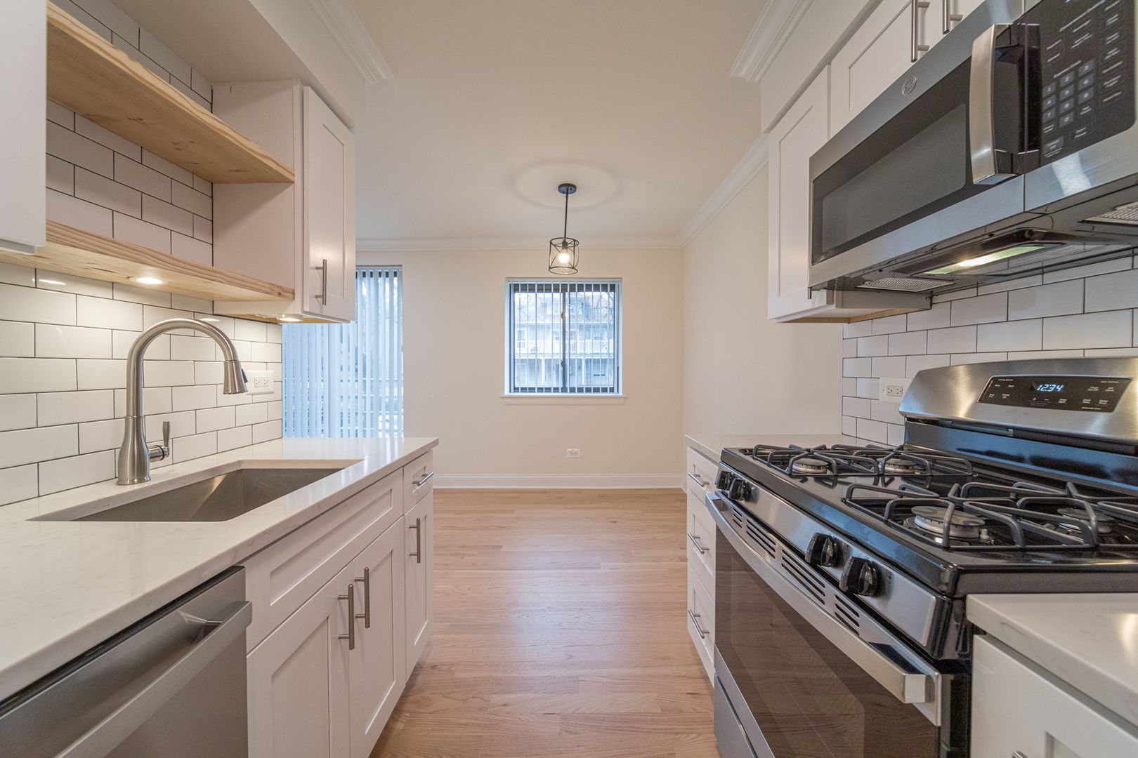CHICAGO Apartment: 5423 N WINTHROP AVE