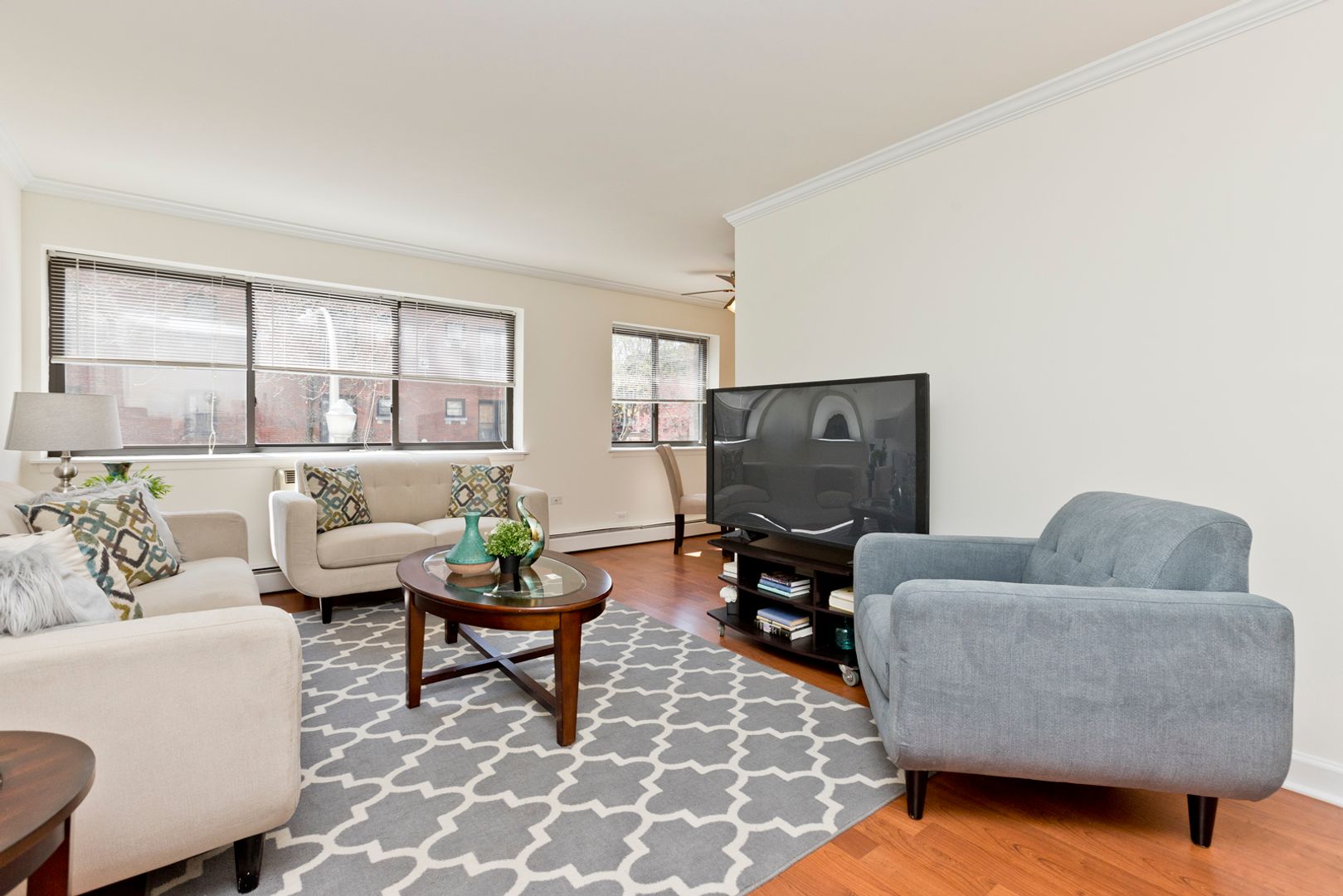 CHICAGO Apartment: 1022-24 W CATALPA AVE