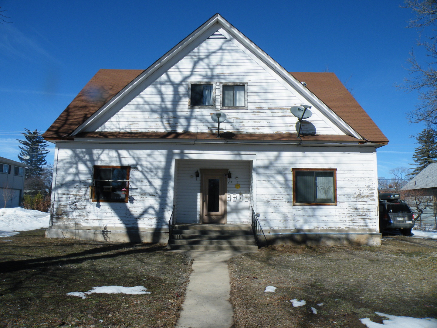 Cortez Apartment: 230 East Montezuma Avenue