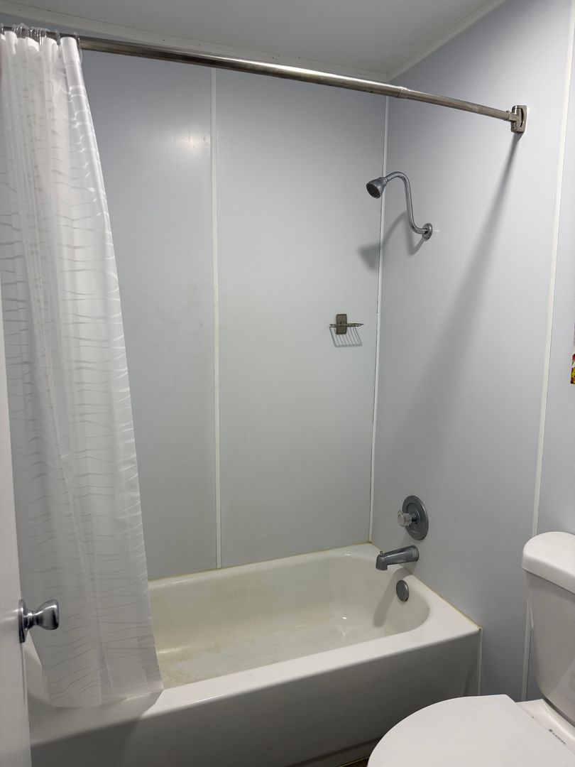 Dolores Apartment: 701 Railroad Avenue