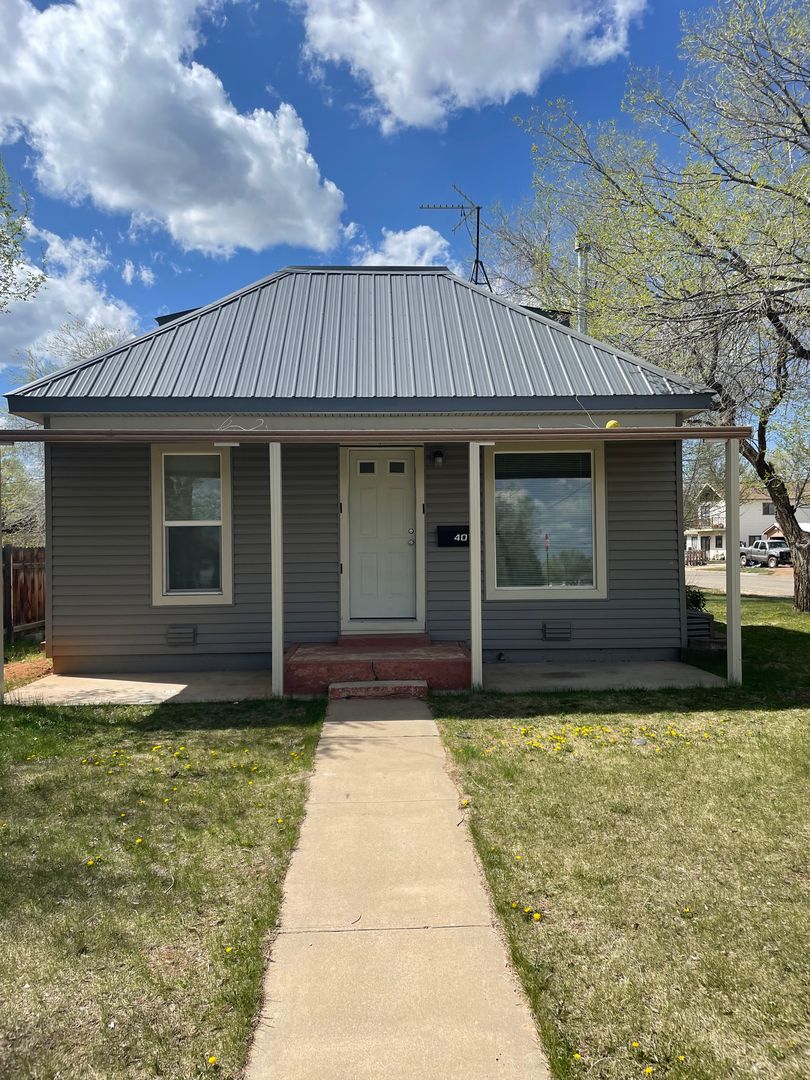 Cortez Apartment: 401 E Arbecam