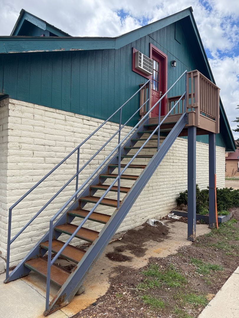 Dolores Apartment: 701 Railroad Avenue