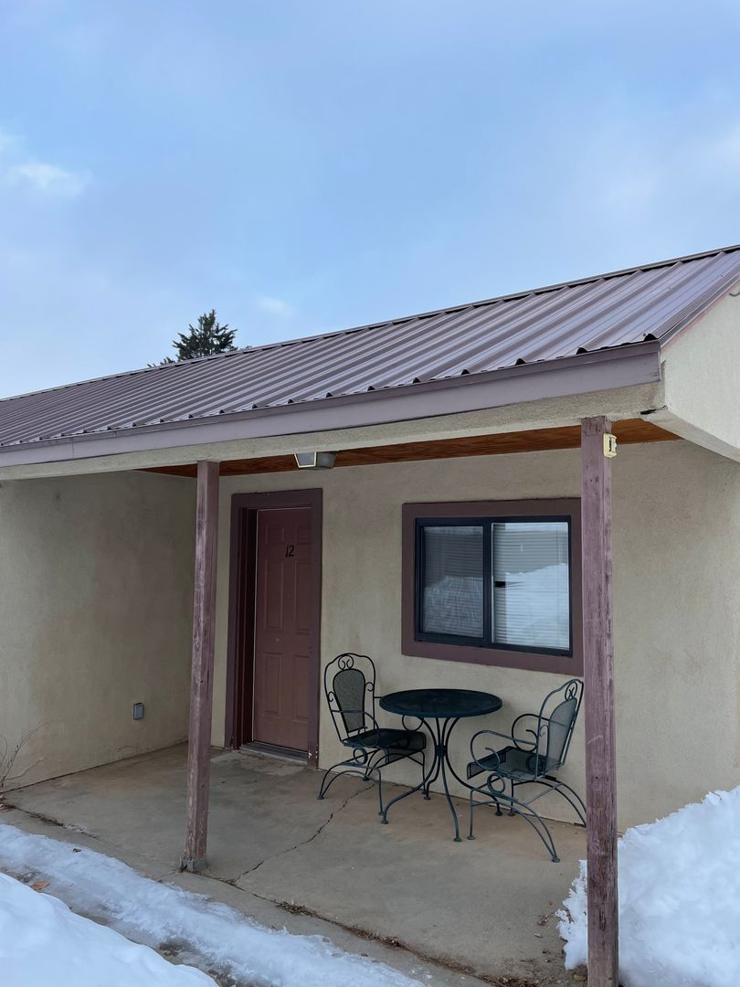 Dolores Apartment: 1121 Central