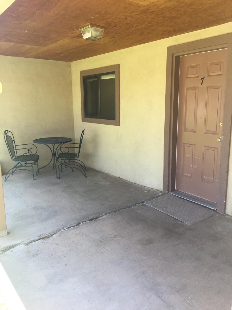 Dolores Apartment: 1121 Central