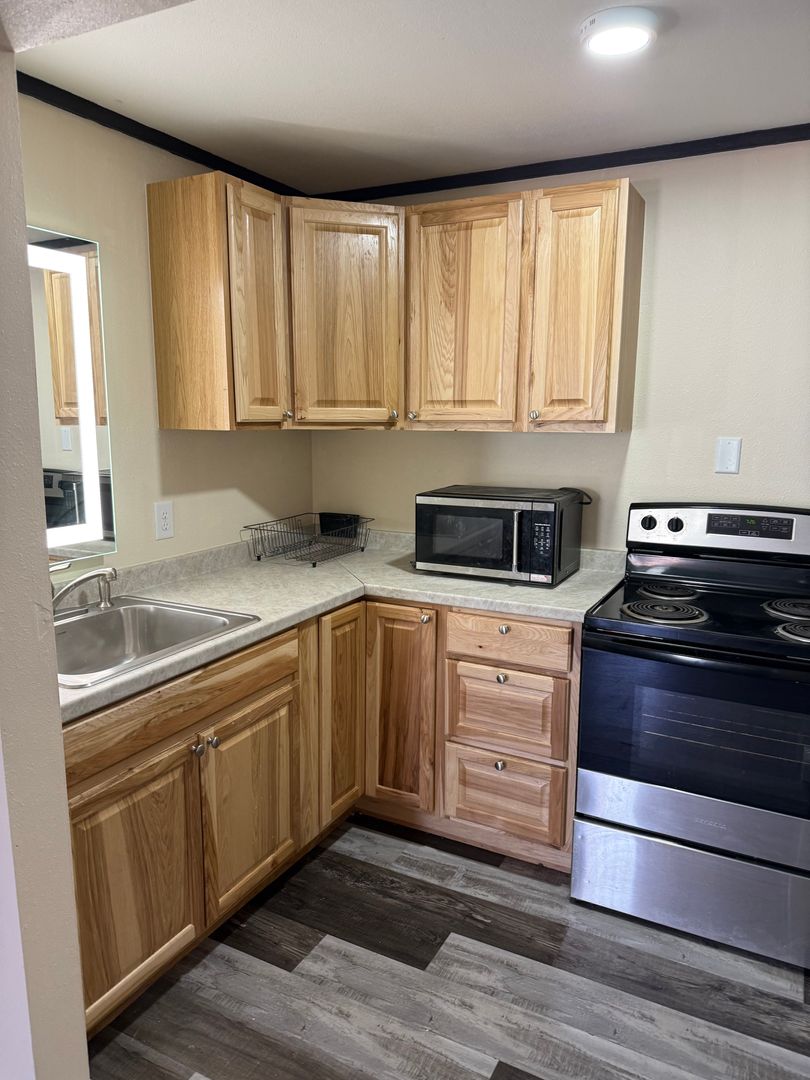 Dolores Apartment: 701 Railroad Avenue