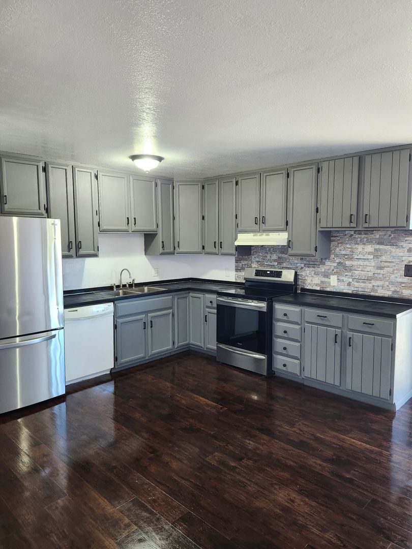 Cortez House: 413 N Kansans St.