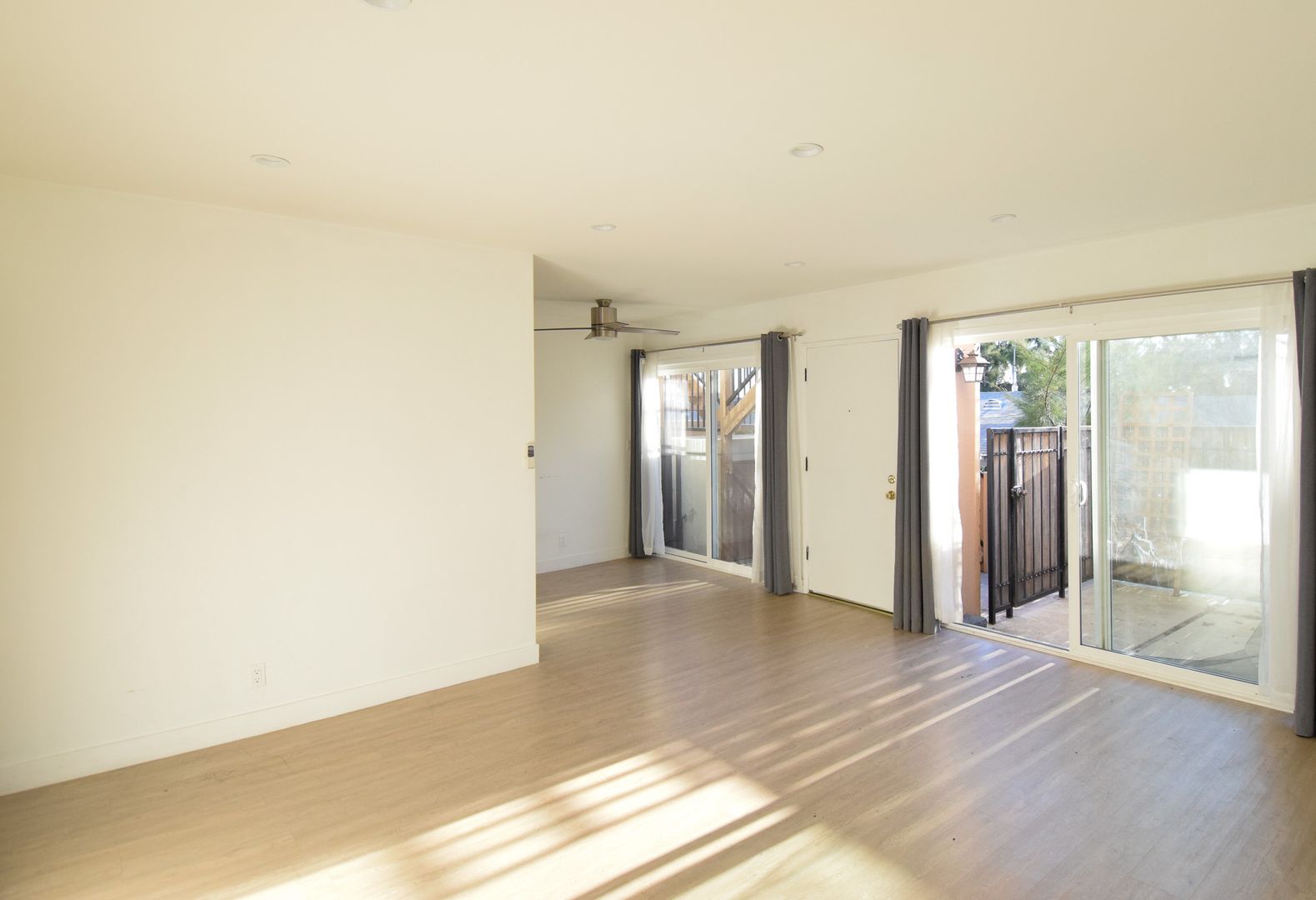 Santa Monica Apartment: 1007 Ocean Park Blvd.