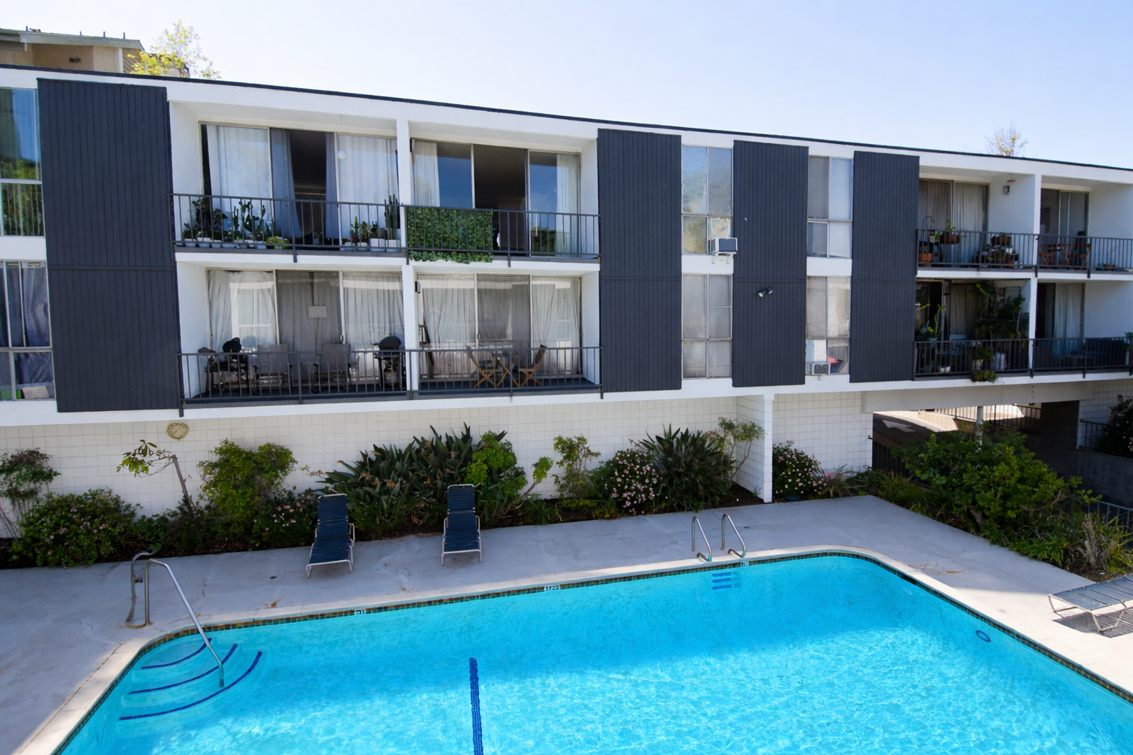 Santa Monica Apartment: 2643 Centinela Ave.