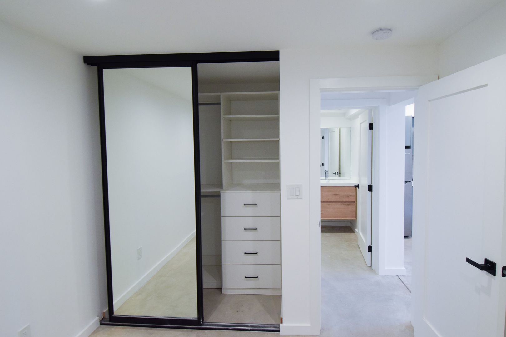 Santa Monica Apartment: 1837 Euclid St.