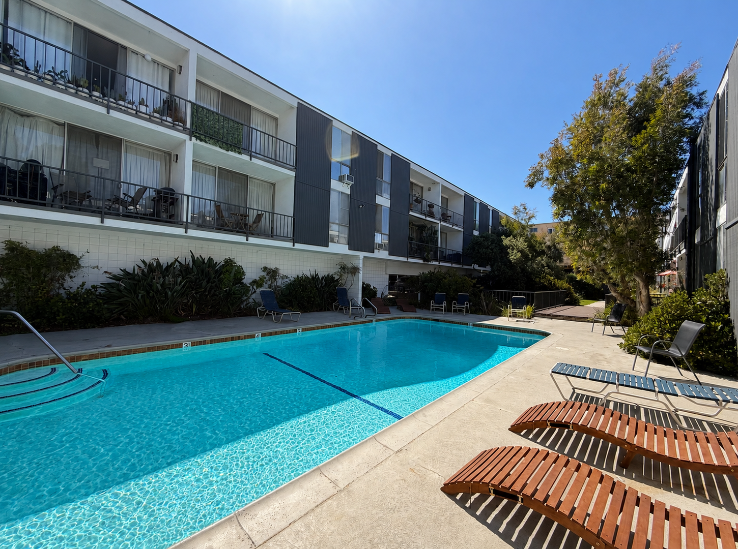 Santa Monica Apartment: 2643 Centinela Ave.