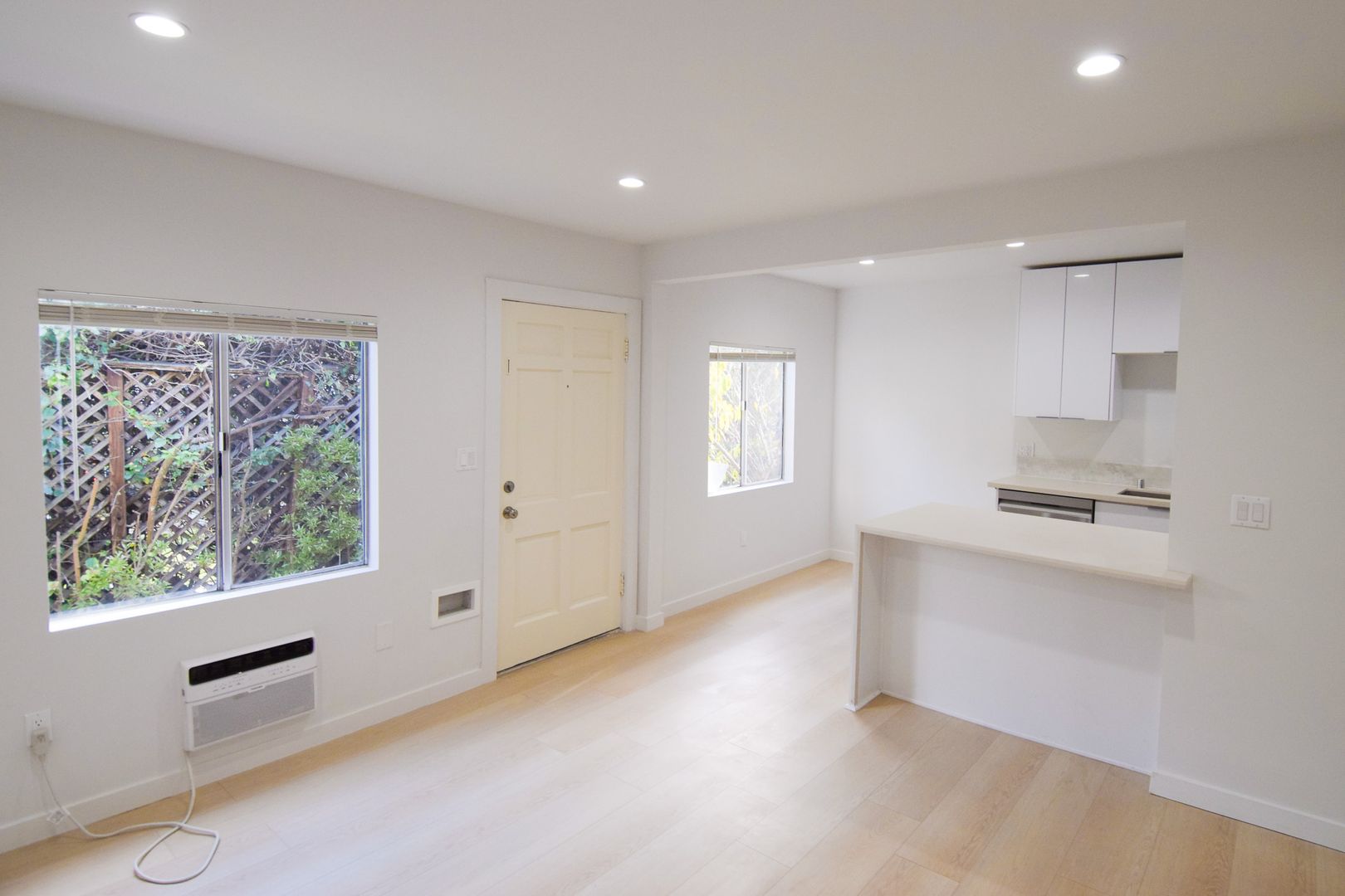 Santa Monica Apartment: 1837 Euclid St.