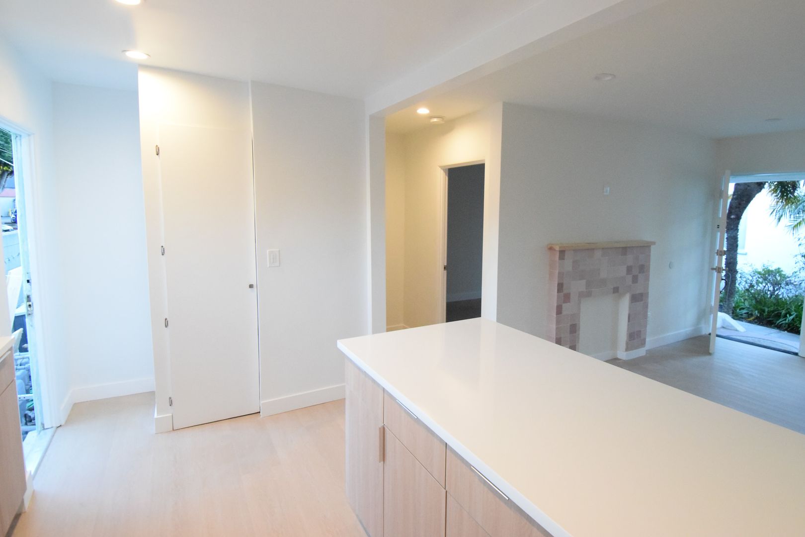 Santa Monica Apartment: 818 Grant Street