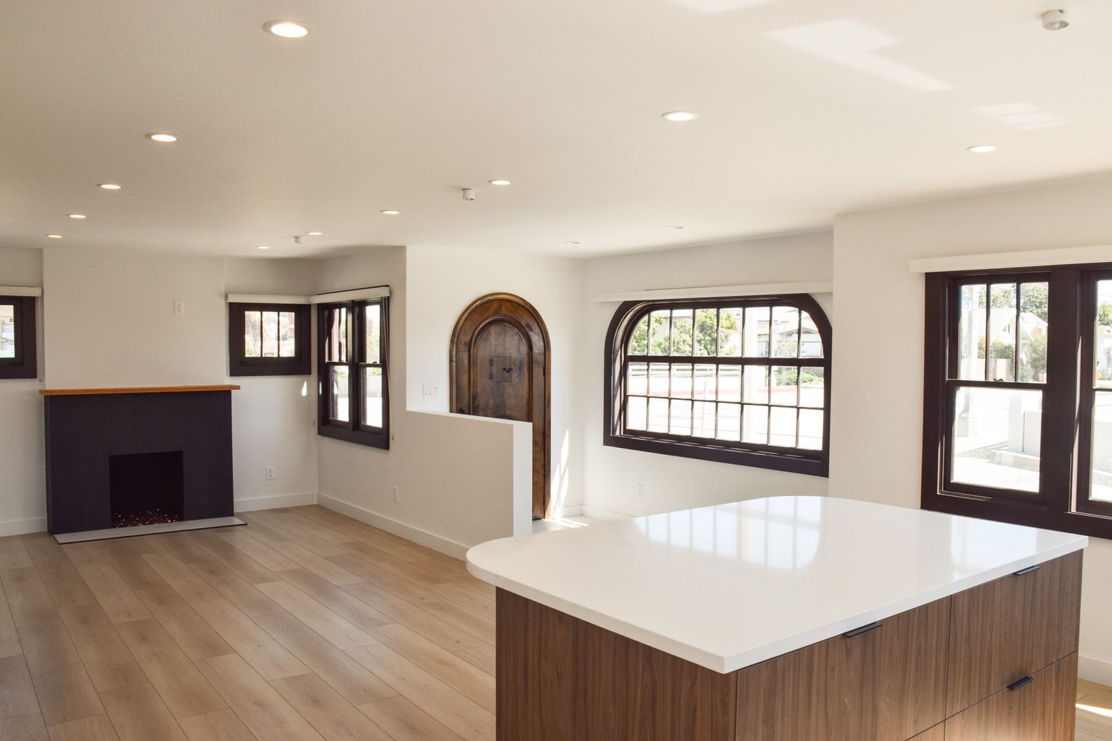 Santa Monica Apartment: 317 Ocean Park Blvd.