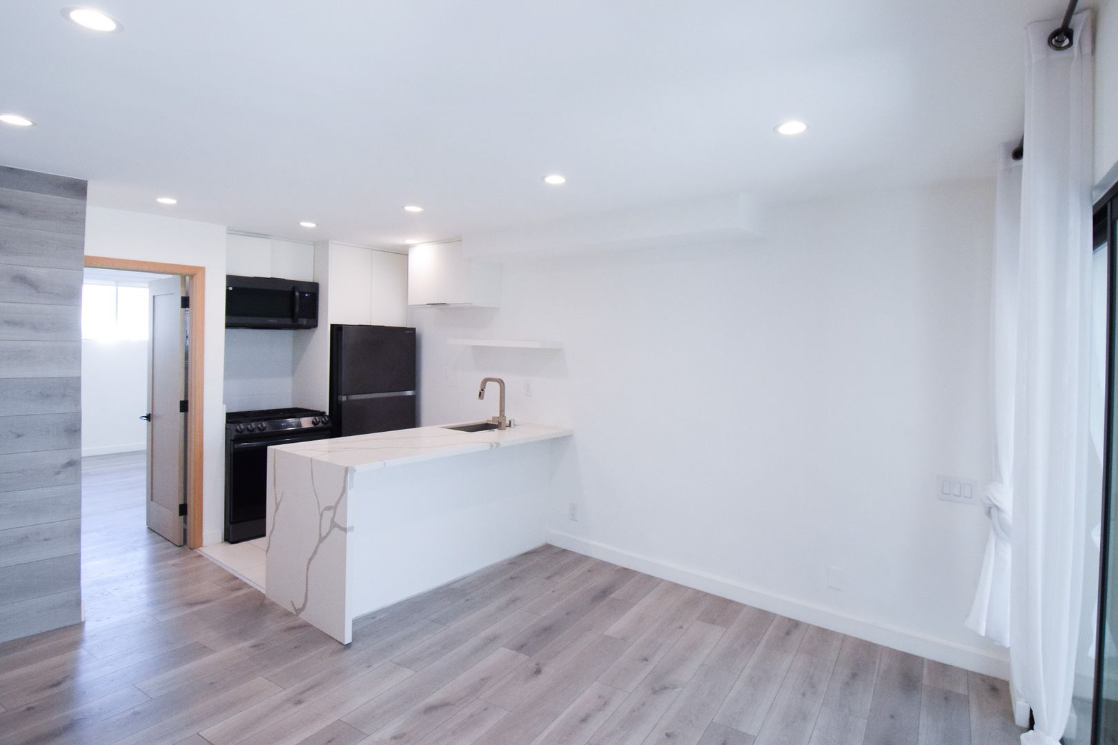 Beverly Hills Apartment: 120 South Canon Dr.