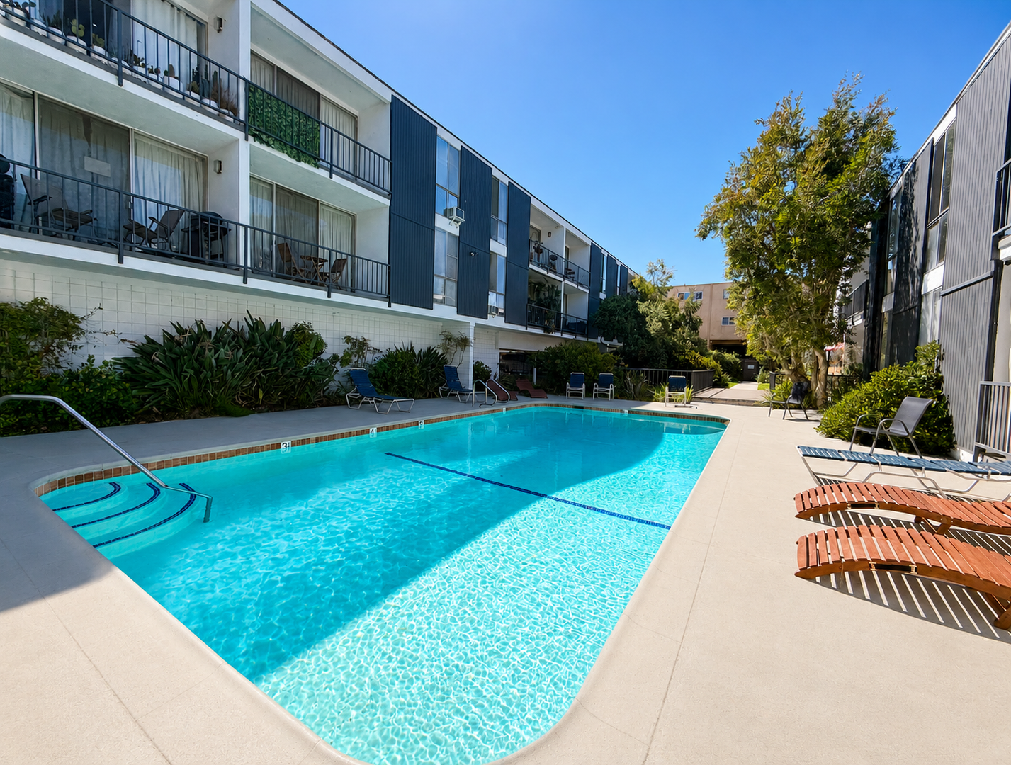 Santa Monica Apartment: 2643 Centinela Ave.