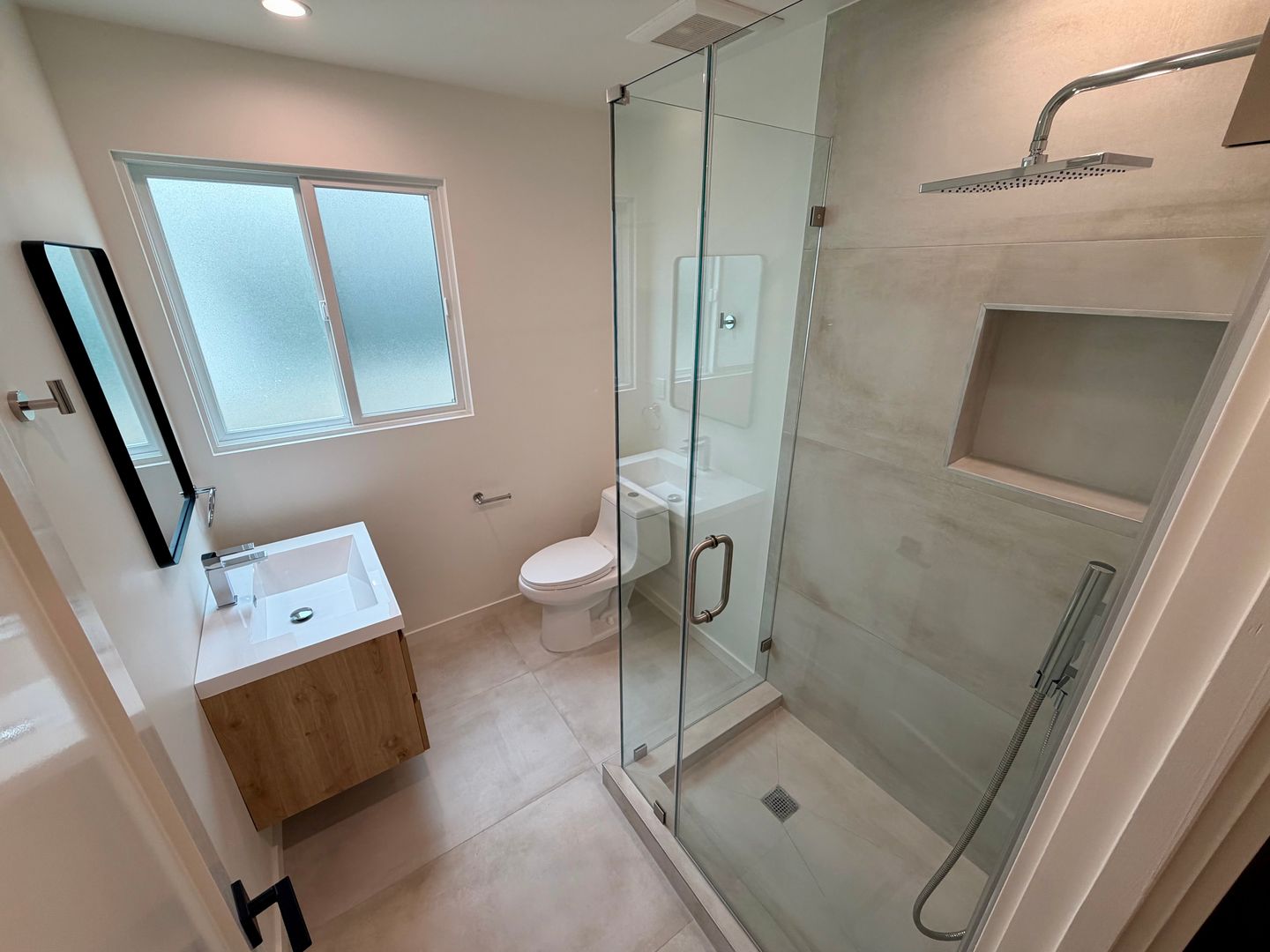 Venice Apartment: 333 6th Ave.