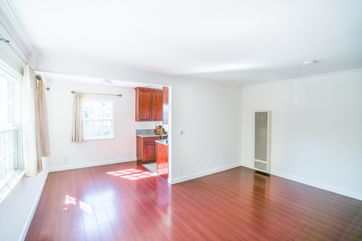 ✨ Spacious & Bright 1-Bedroom Apartment – Previously Updated & Full of Charm ✨ – photo 1