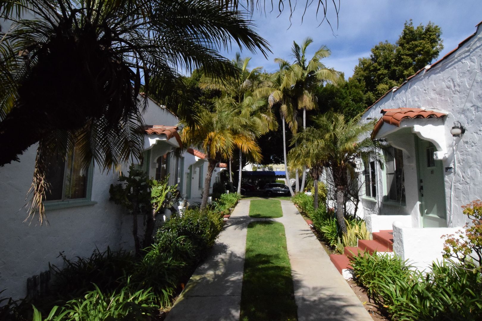 Santa Monica Apartment: 818 Grant Street