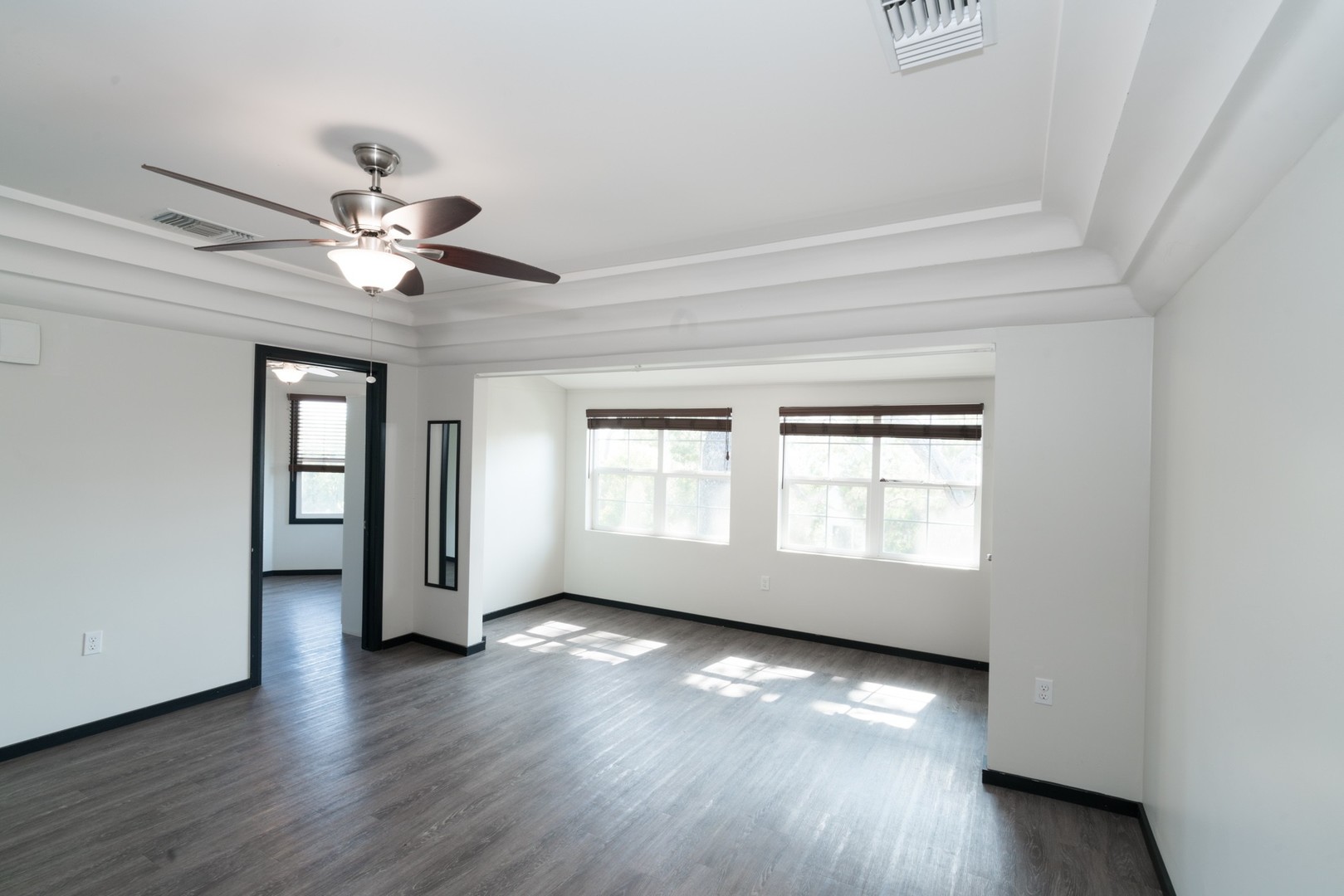 Los Angeles Apartment: 11023 Strathmore Dr